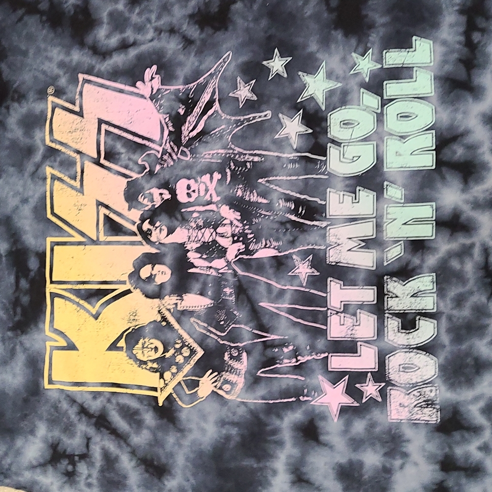 Kiss - Picture 2 of 3
